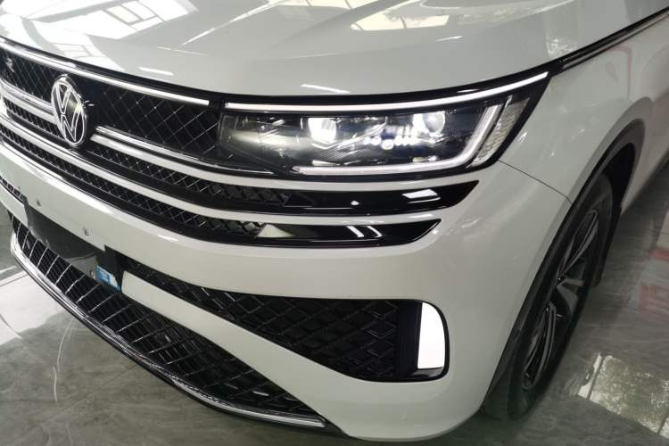 Used Volkswagen Tavendor 2024 380TSI All-Wheel-Drive R-Line Cruise Premium Edition Left Front Headlight