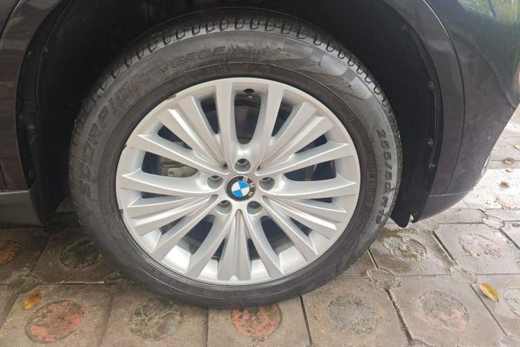 Used BMW X5 2017 xDrive28i Right Front Wheel Hub