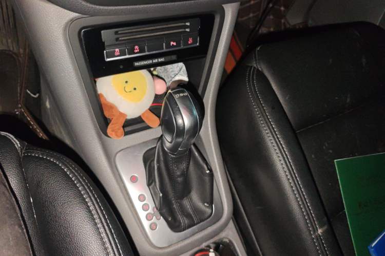 Used Volkswagen Sharan 2016 280TSI Enjoyment Model 7-Seater Gear Lever