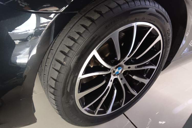 Used BMW 5 Series 2014 525Li Luxury Design Package
