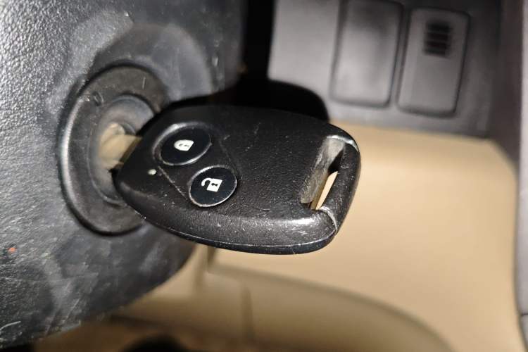 Used Honda CR-V 2010 2.4L automatic four-wheel drive luxury version Vehicle Key