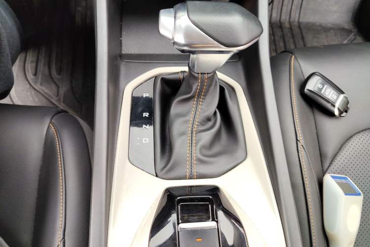 Used Dongfeng Aeolus Yixuan 2023 Mach Edition 1.5L Automatic Chasing Shadow Version Gear Lever