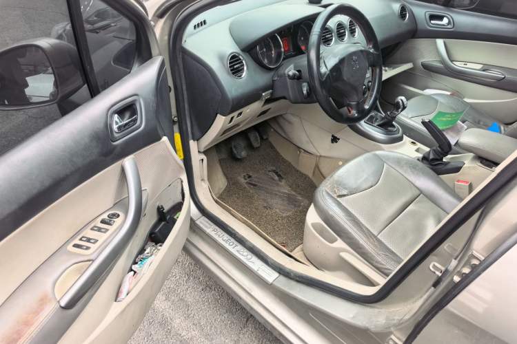 Used Peugeot 408 2011 2.0L Manual Comfort Edition
