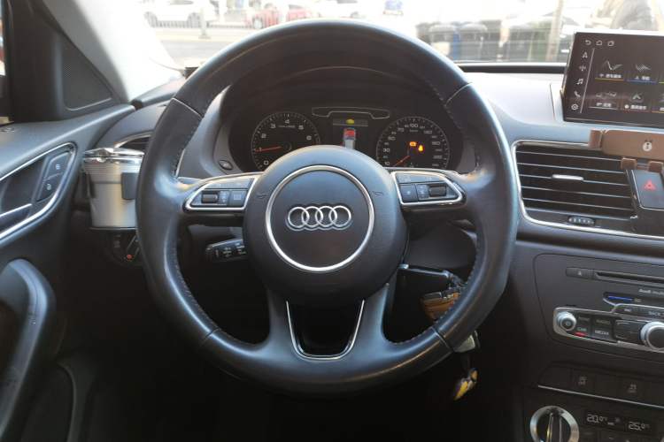 Used Audi Q3 2013 35 TFSI quattro Technology Edition Steering Wheel