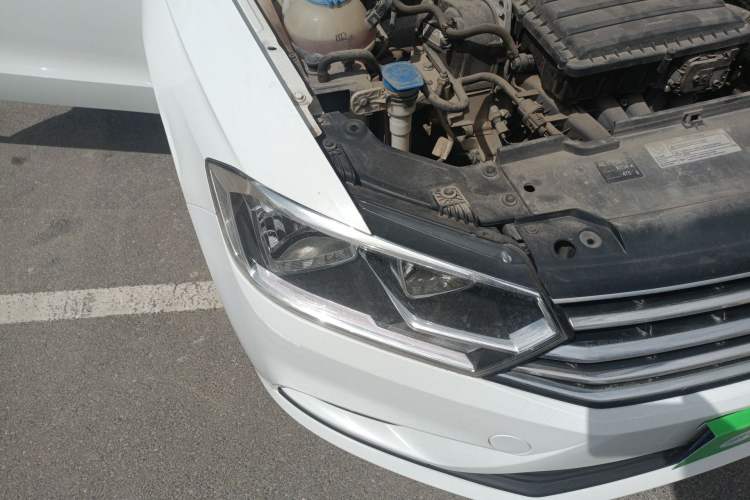 Used Volkswagen Bora 2016 1.6L Automatic Fashion Model Right Front Headlight