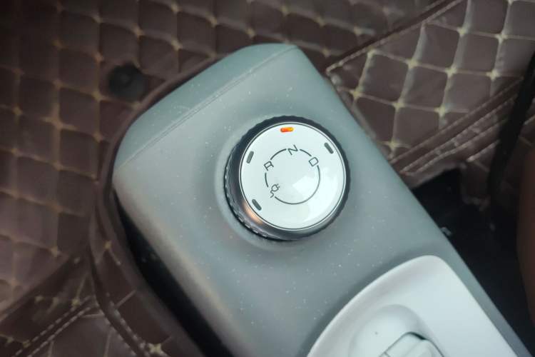 Used Wuling Hongguang MINIEV 2022 GAMEBOY 200km Gaming Edition with Lithium Iron Phosphate Gear Lever