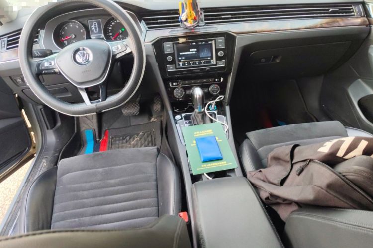 Used Volkswagen Magotan 2017 330TSI DSG Luxury Model Center Console