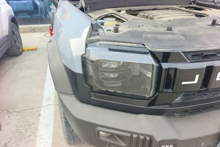 Used JETOUR Traveler 2023 2.0T All-Wheel Drive CrossPRO+ Right Front Headlight