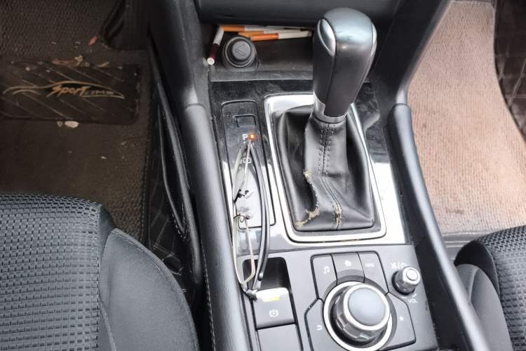 Used Mazda Mazda 3 Axela 2017 Hatchback 2.0L Automatic Luxury Model Emission Standard China V