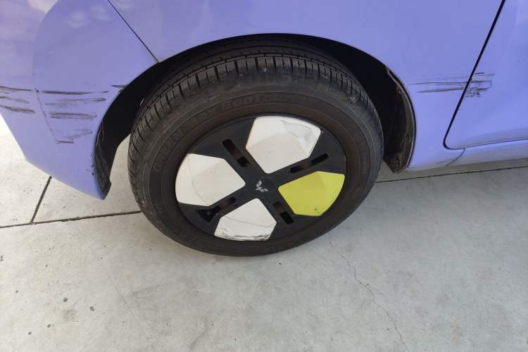 Used Wuling Hongguang MINIEV 2021 Macaron Sandwich Model 120 km Lithium NMC
