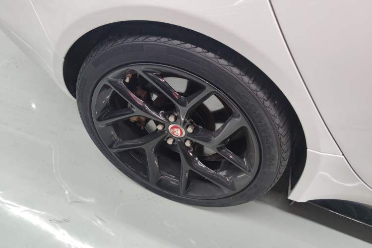 Used Jaguar XE 2015 2.0T 200 PS R-Sport