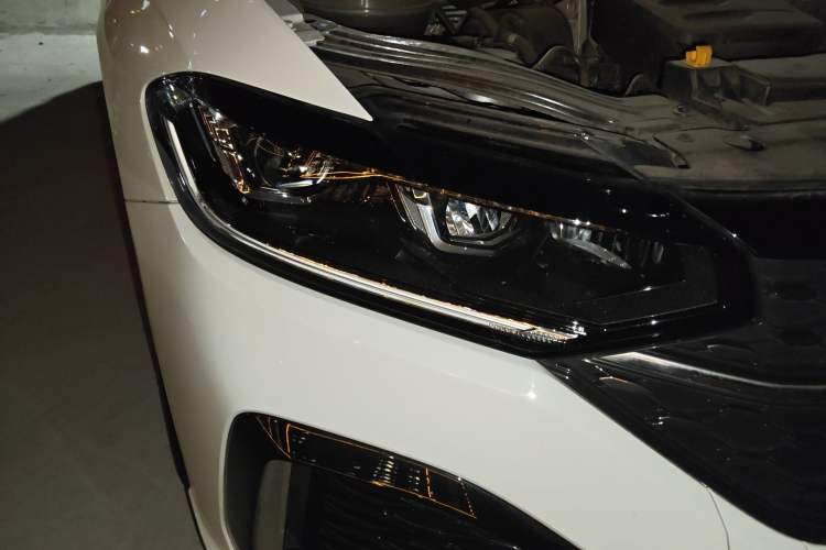 Used Volkswagen Lavida 2023 1.5L Automatic Starry Sky 5 Million Edition Right Front Headlight