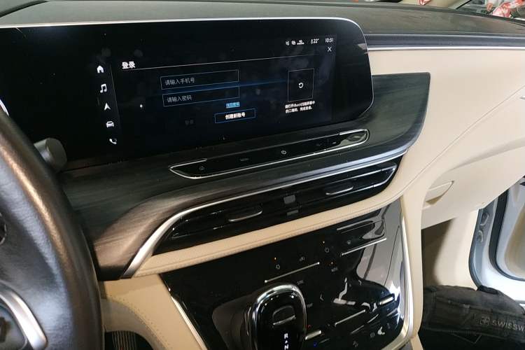 Used Buick GL8 2022 ES Landtrek 653T Luxury Edition
