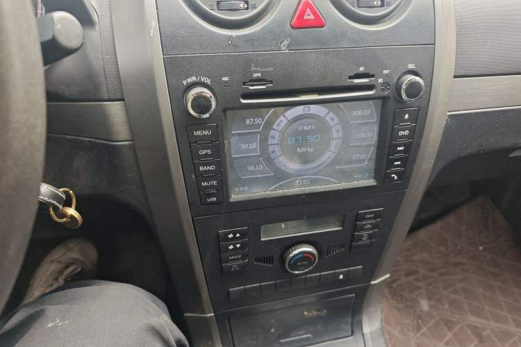 Used Haval H3 2012 Ruiyi Edition 2.0L Luxury Model Audio And AC Panel