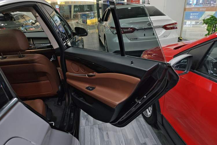 Used BMW 5 Series GT 2015 528i Leading Model