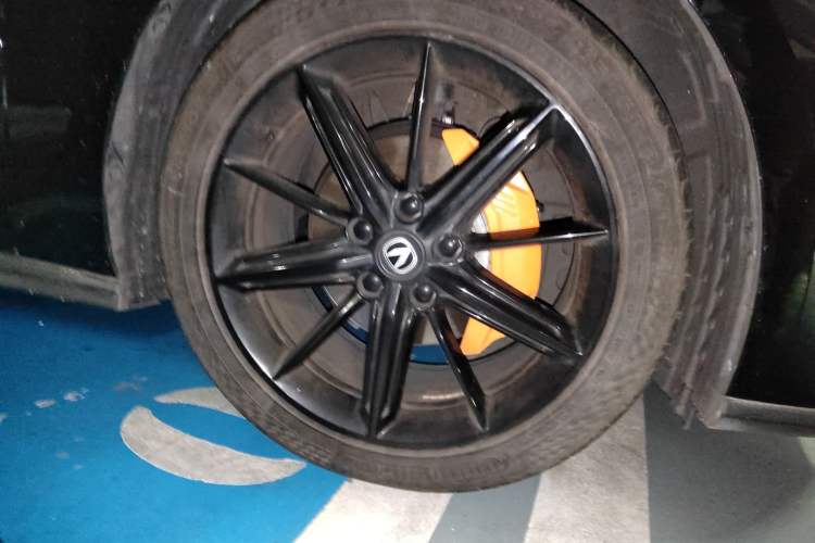 Used CHANGAN UNI-V 2022 1.5T Prestige Version Right Front Wheel Hub