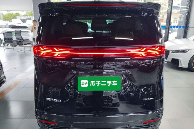 Used Denza D9 2024 DM-i 980 Four-Wheel Drive Prestige Model Rear