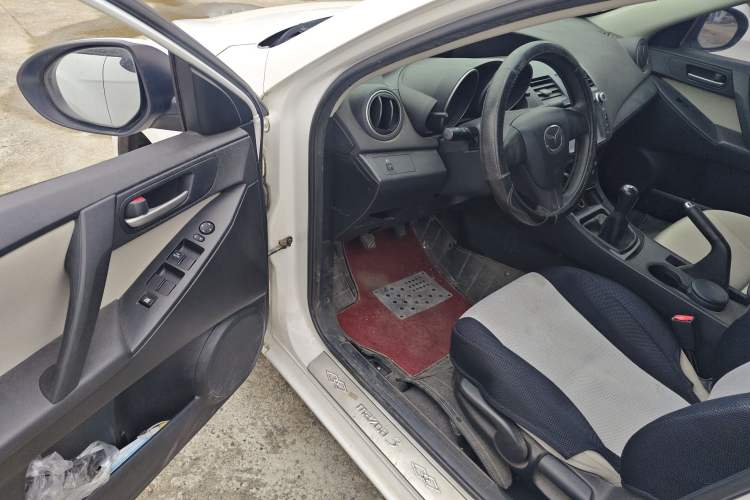 Used Mazda Mazda 3 2015 Sedan 1.6L Manual Comfort Model