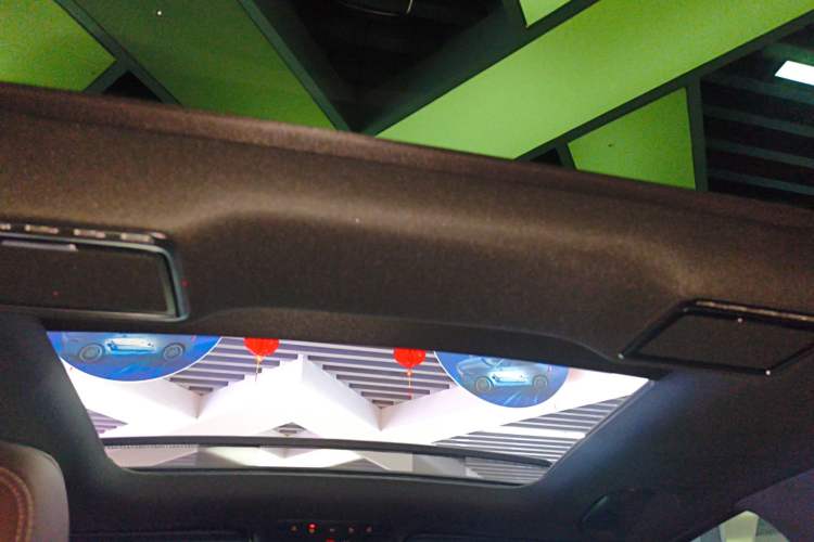 Used Mercedes-Benz GLC 2022 Second Facelift GLC 260 L 4MATIC Luxury Edition Headliner