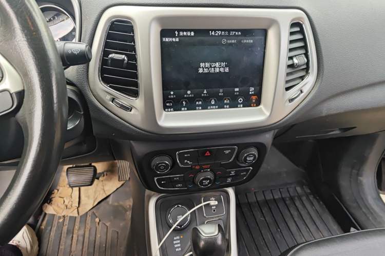 Used Jeep Compass 2017 200T Automatic Family Enjoyment Four-Wheel Drive Edition Audio And AC Panel