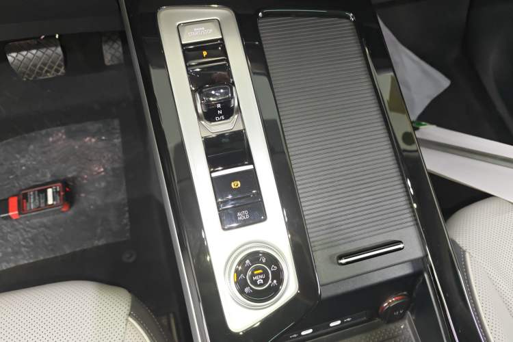 Used Volkswagen Tavendor 2026 Model 380TSI Four-Wheel Drive R-Line Cruise Zhongxiang Edition