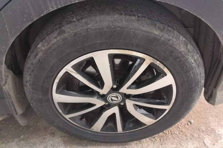 Used Dongfeng Fengon 580 2017 1.5T Manual Luxury Model Right Front Wheel Hub