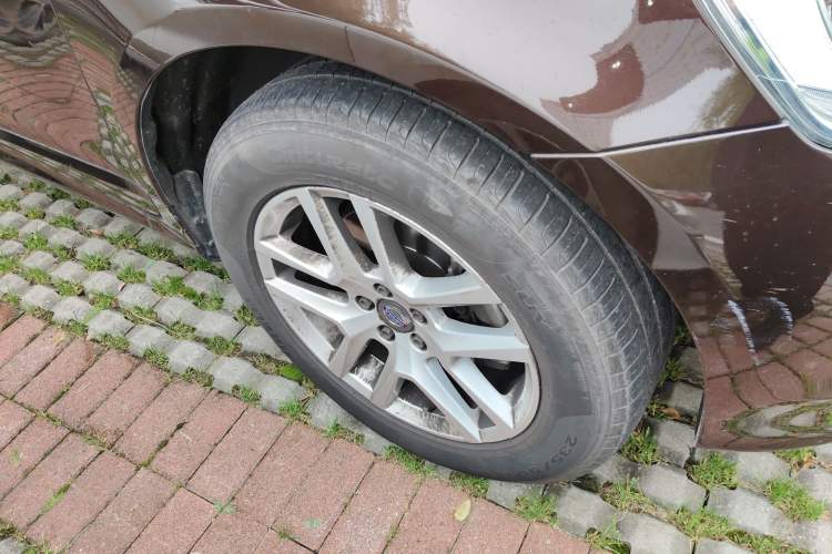 Used Volvo XC60 2017 T5 Smart Upgrade Edition Right Front Wheel Hub