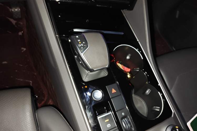 Used Volkswagen Touareg 2019 2.0TSI Ruiyi Edition China VI Standard Gear Lever