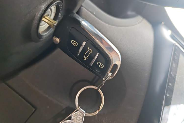 Used Wuling Rongguang V 2018 1.5L Standard Version Vehicle Key