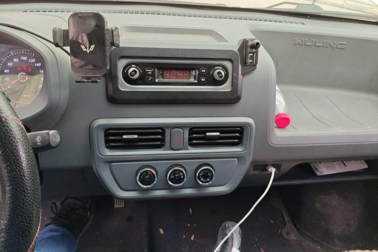 Used Wuling Yangguang 2024 300km Range Practical Window-Sealed Version 60kW
