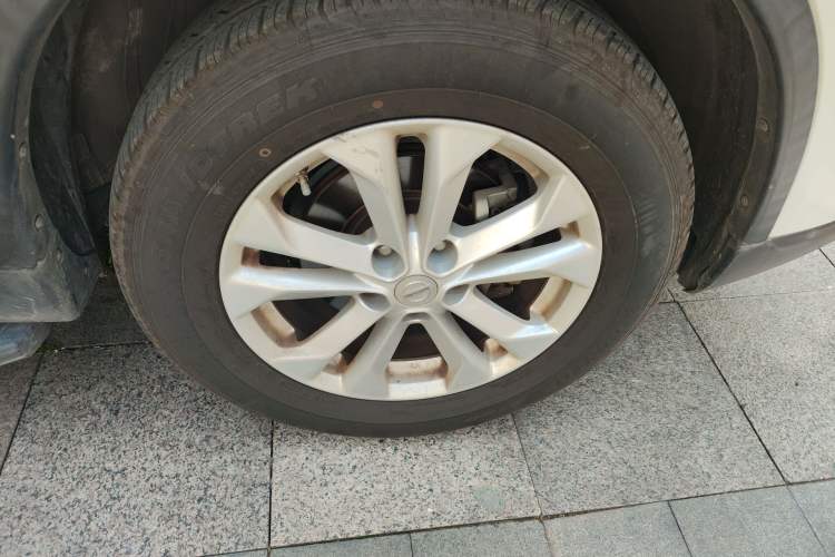 Used Nissan X-Trail 2014 2.5L CVT Luxury Edition 4WD Right Front Wheel Hub