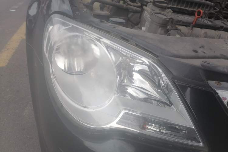 Used Volkswagen Bora 2012 1.6L Manual Comfort Model Right Front Headlight