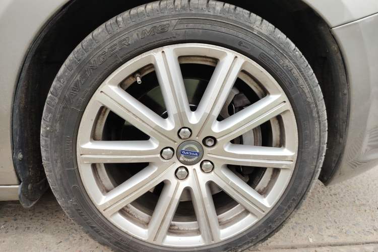 Used Volvo S60 New Energy 2015 S60L E-Drive Hybrid T6 Smart Drive Edition Right Front Wheel Hub