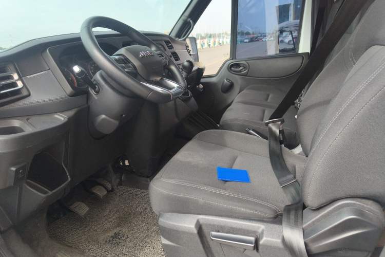 Used JMC Fushun 2022 2.0T Manual Van Short Wheelbase Low Roof 3-Seater Left Front Seat