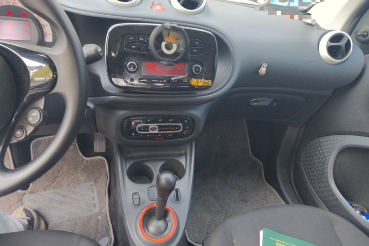 Used smart fortwo 2015 1.0L 52 kW hardtop Dynamic version
