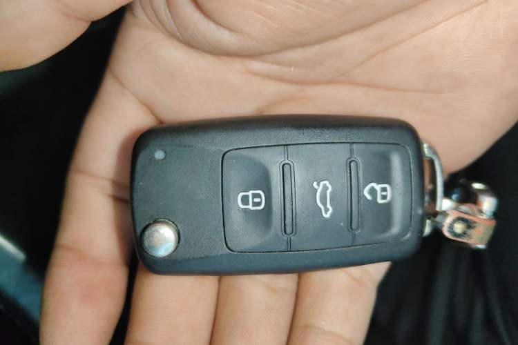 Used Volkswagen Tiguan 2016 280TSI Automatic Two-Wheel Drive Silk Road Comfort Edition Vehicle Key