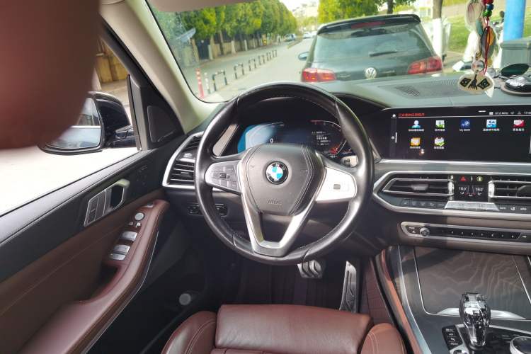 Used BMW X7 2019 xDrive40i Luxury Package with Leading Features
