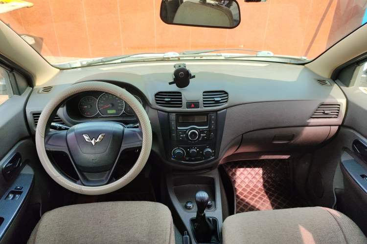 Used Wuling Hongguang 2015 1.2L S Base Model China V Standard Center Console