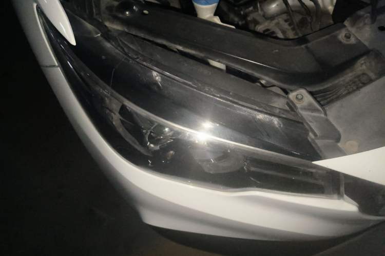 Used MG ZS 2017 1.5L Automatic Elite Edition Right Front Headlight