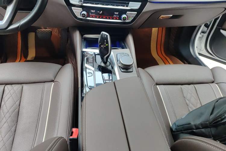 Used BMW 5 Series 2022 Updated 530Li Luxury Edition Premium Package Gear Lever