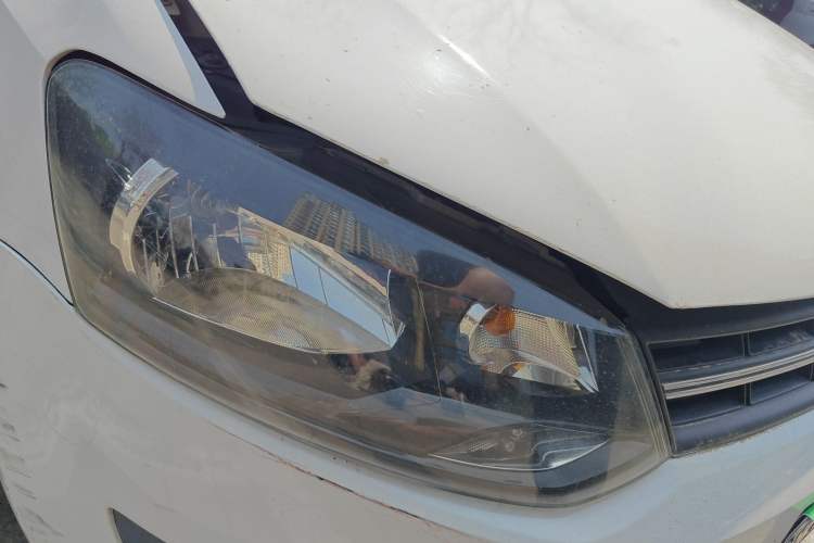 Used Volkswagen Polo 2011 1.6L Automatic ZhiShang Version Right Front Headlight