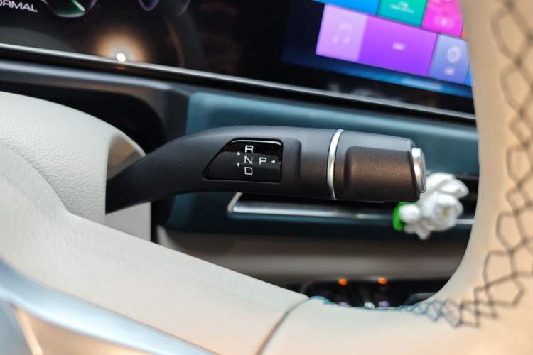 Used ORA Good Cat 2023 401 km Standard Range Prestige Version Lithium Iron Phosphate Gear Lever