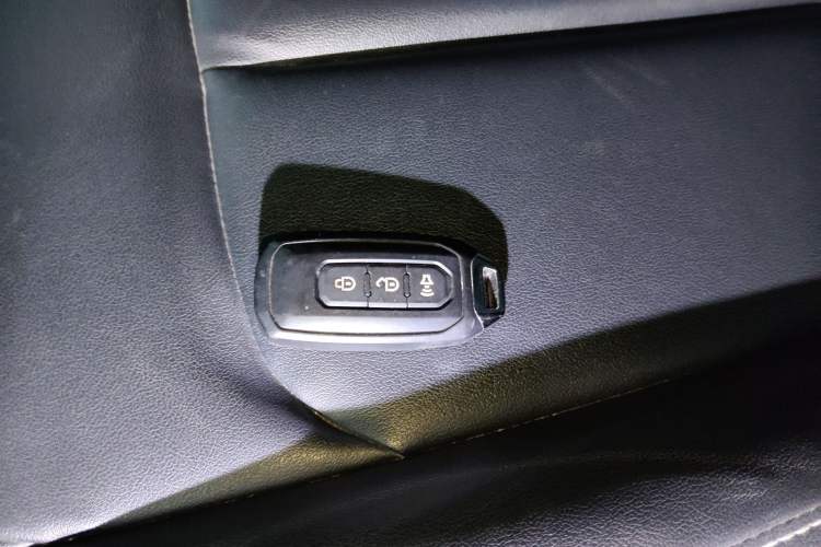 Used JMC DaDao 2023 All-Purpose 2.3T Diesel Manual Two-Wheel Drive Long-Wheelbase Comfort Edition