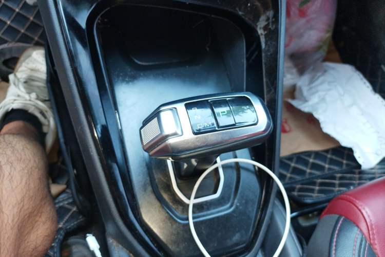 Used Haval H2s 2017 Red-Label 1.5T Dual-Clutch Luxury Model Gear Lever