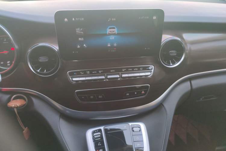 Used Mercedes-Benz V-Class 2021 V 260 Avantgarde Edition