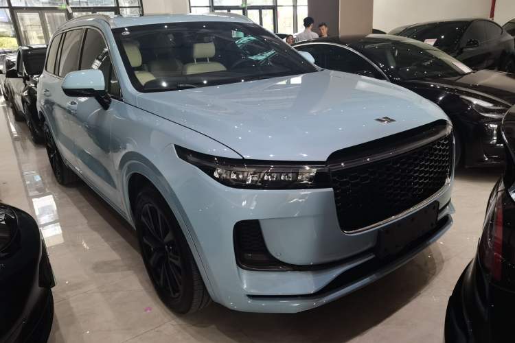 Used Li Auto ONE 2021 Extended-Range 6-Seater Version Front Right 45 Deg