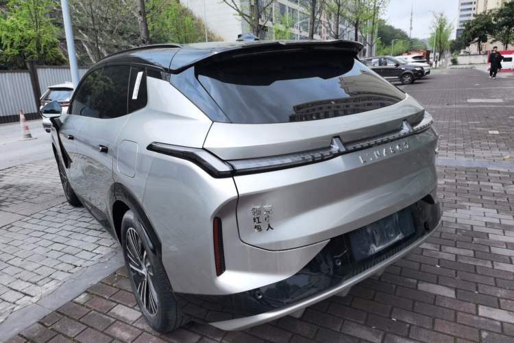 Used Lynk & Co 08 EM-P 2023 120km Long-Range Halo Rear Left 45 Deg