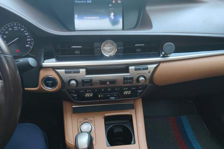 Used Lexus ES 2015 300h Comfort Edition
