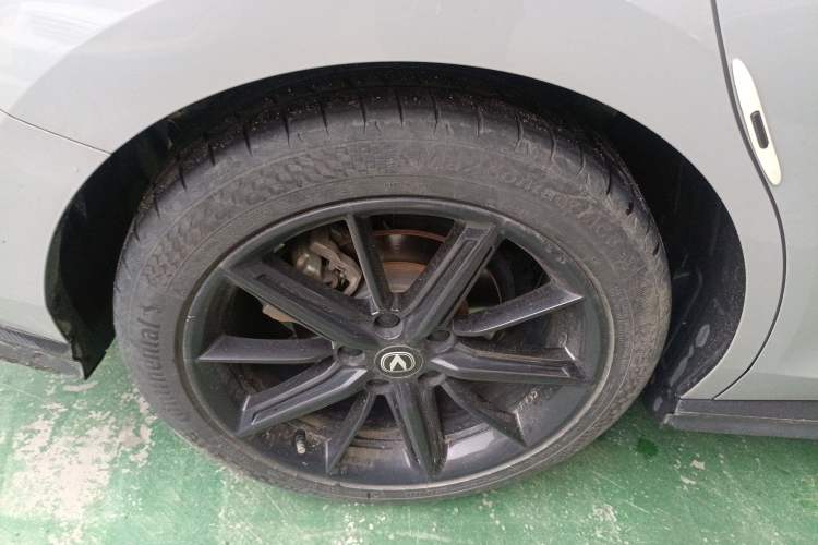 Used CHANGAN UNI-V 2022 1.5T Prestige Version Right Rear Wheel Hub