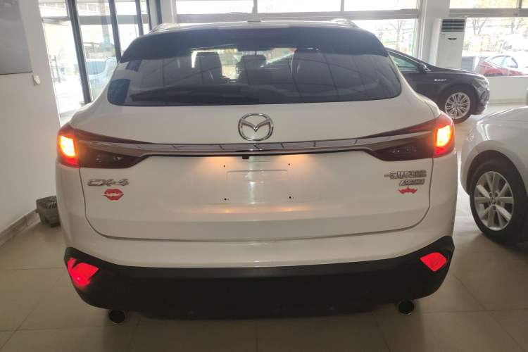 Used Mazda CX-4 2018 2.0L Automatic Two-Wheel Drive Blue Sky Premium Upgrade Version China V Standard Rear